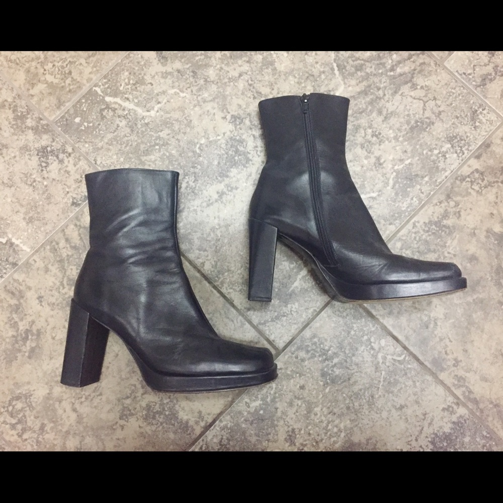❌SOLD❌CHARLES BY CHARLES DAVID BLACK LEATHER BOOTS